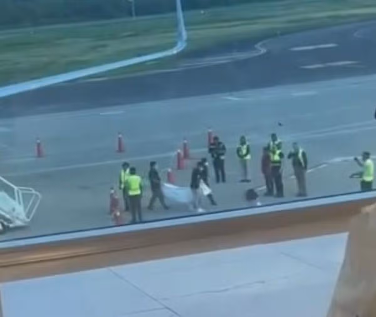 0 video tragic moment young womans body is carried off plane after passengers found her dead in seat