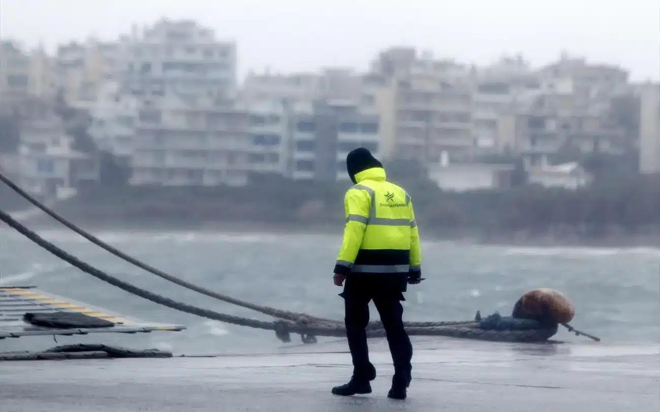 Τραγωδία στο λιμάνι του Πειραιά: Αυτοκίνητο έπεσε στη θάλασσα στην πύλη Ε2, ένας νεκρός - Aγωνία για δύο ηλικιωμένους 2 1188546