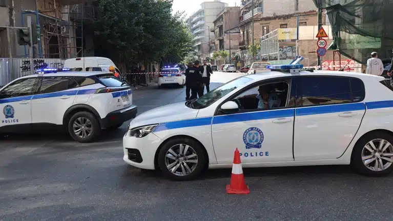 Συναγερμός στην Καλλιθέα: Εντοπίστηκαν φιαλίδια με επικίνδυνη ουσία – Εκκενώθηκαν 2 πολυκατοικίες 2 70494bc4947e422ca95821486e9245d4