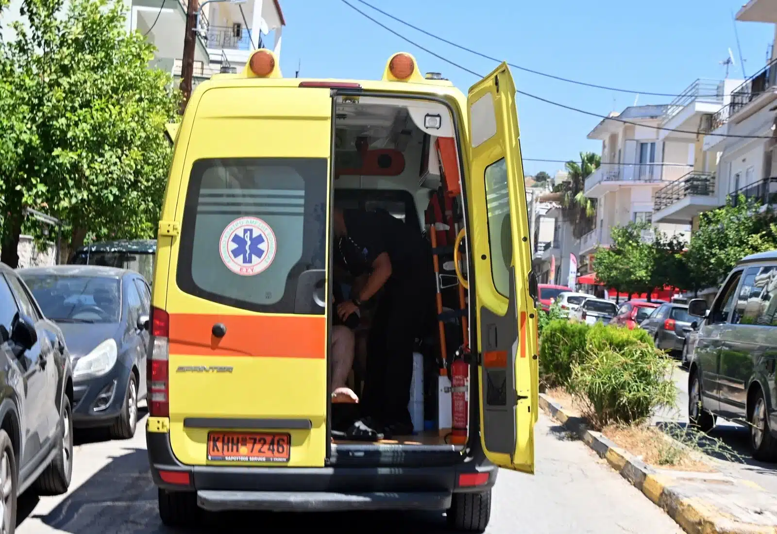 Nέκρος 38χρονος στη Ρόδο - Τι κατάπιε μόλις είδε το περιπολικό και έπαθε σπασμούς 1 asthenoforo ekab rodos 38xronos koakini