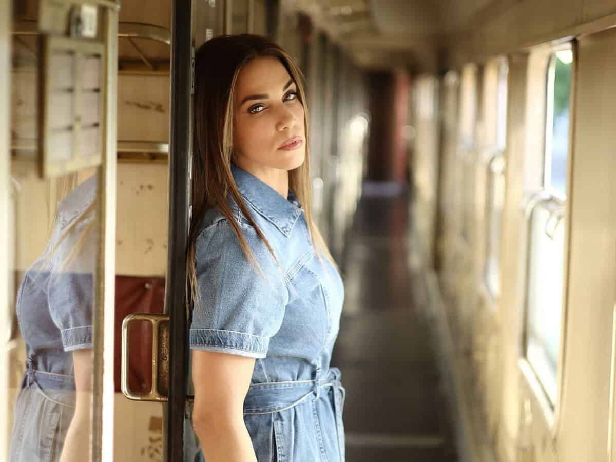 Τον άρπαξε από άλλη γυναίκα τον Σερίφη η Στικούδη: «Όταν γνωριστήκαμε, είχε μια άλλη σχέση – Εγώ του έδωσα το τηλέφωνό μου» 2 e4982776 mple wreskaterina stikoydh 1
