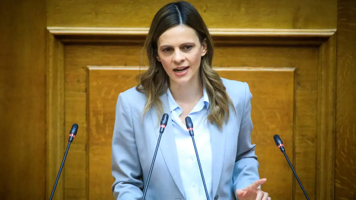 Η Έφη Αχτσιόγλου γράφτηκε στην ΕΛΑΣ του Αλέξη Τσίπρα on camera: «Άντε και σε καλή μεριά» 1 efi axtsioglou 1200x675 1
