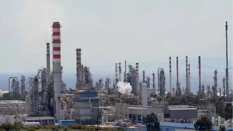Έκρηξη στις εγκαταστάσεις της Motor Oil στους Αγίους Θεοδώρους, δύο σοβαρά τραυματίες – Η ανακοίνωση της εταιρείας