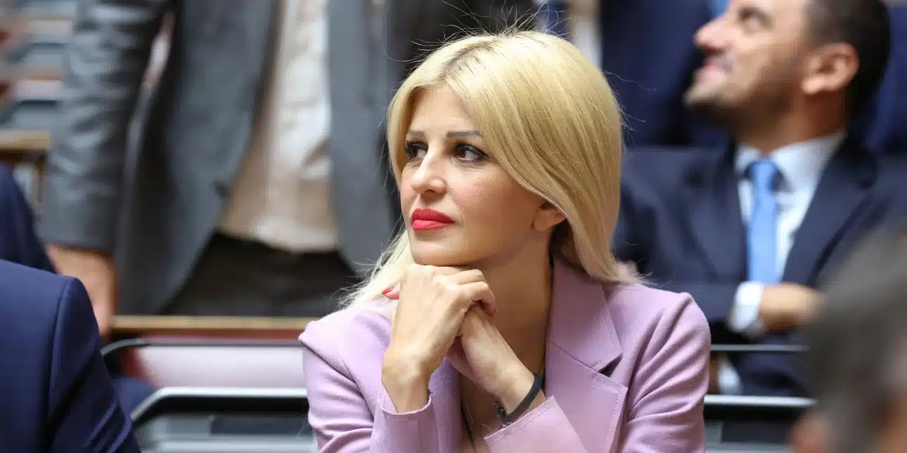 Έλενα Ράπτη: Αυτή είναι η περιουσία εκατομμυρίων που κληρονομεί από τον πατέρα της - Ράκος στην κηδεία η καλλονή υφυπουργό 1 elena rapti bouli.jpg