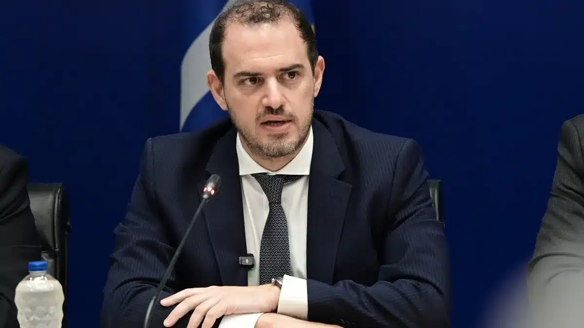 Γιώργος Κώτσηρας: Ποιος είναι ο 42χρονος Υφυπουργός που έφυγε με ασθενοφόρο από τη Βουλή – Έγινε πατέρας πριν από τρεις εβδομάδες 1 giorgos kotsiras