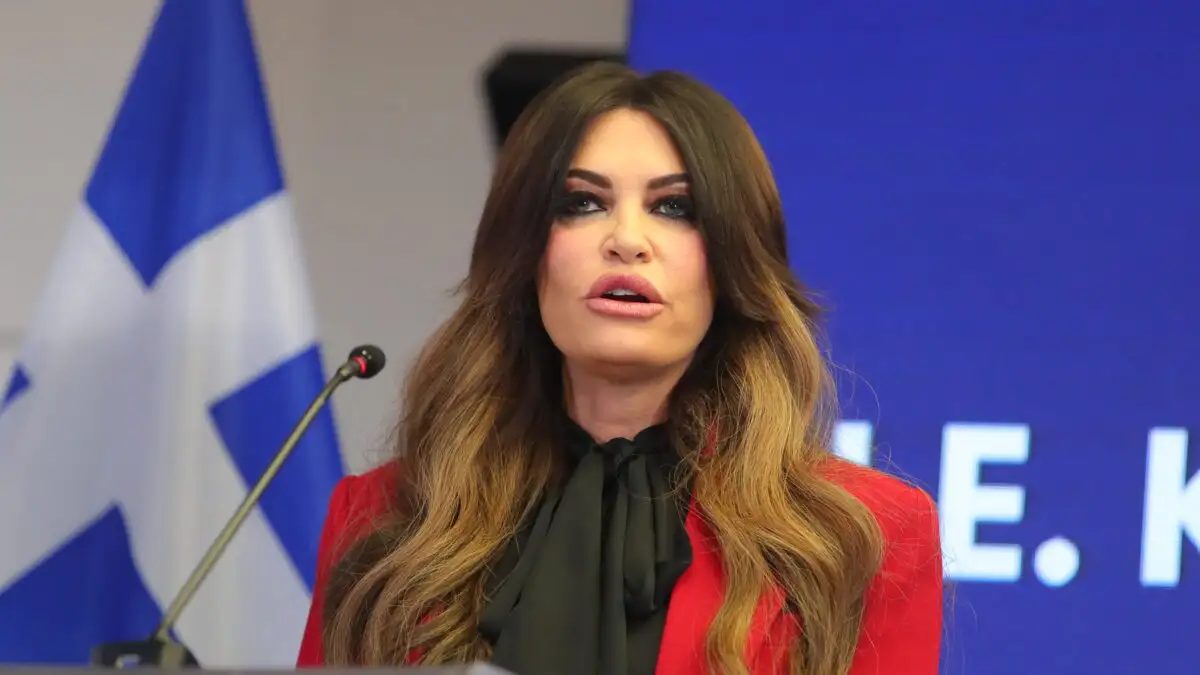 Ο Λευκός Οίκος ζήτησε από την Κίμπερλι Γκίλφοϊλ να παραιτηθεί: «Υπήρξε πολύτιμο μέλος, της ευχόμαστε κάθε επιτυχία» 1 kiberli gkilfoil 1200x675 1