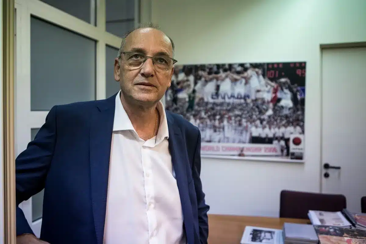 Βαγγέλης Λιόλιος: Από ένα καφεκοπτείο στην Πάτρα στην αυτοκρατορία της Coffee Island 2 liolios 1 full