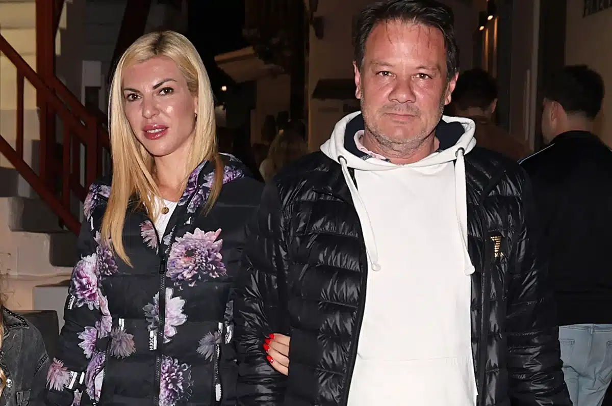 Μία εβδομάδα μετά την αποκάλυψη του χωρισμού εθεάθη με καλλονή στα νότια προάστια 2 litras polizogopoulou