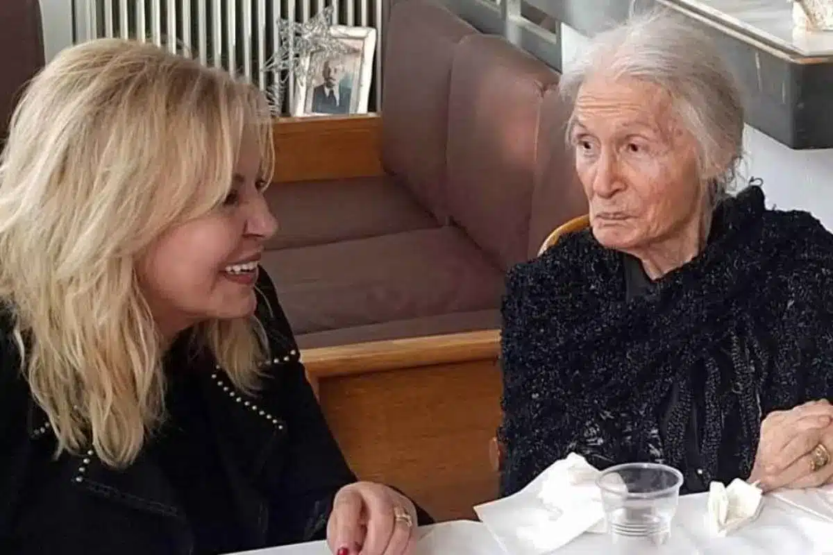 Μπέτυ Βαλάση: «Όταν αρρώστησε, εξαφανίστηκαν όλοι» – Η σπαρακτική μαρτυρία του γιου της για τα τελευταία της χρόνια 3 mpety valasi gios nikolas minissali 3