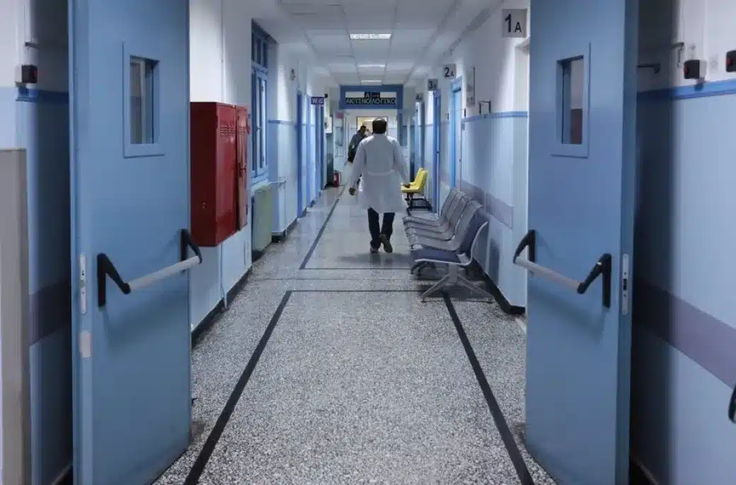 Πέθανε ο μικρός Δημήτρης - Έδινε μάχη 7 χρόνια - Από τι ξεκίνησαν όλα 1 nosokomeio.jpg