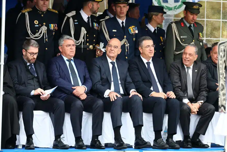 Συγκινεί ο πιλότος του μαχητικού F16 της ομάδας «ΖΕΥΣ» για την 28η Οκτωβρίου - Τι είπε για τους Έλληνες και την Ελλάδα 29 parelasi thessaloniki 3