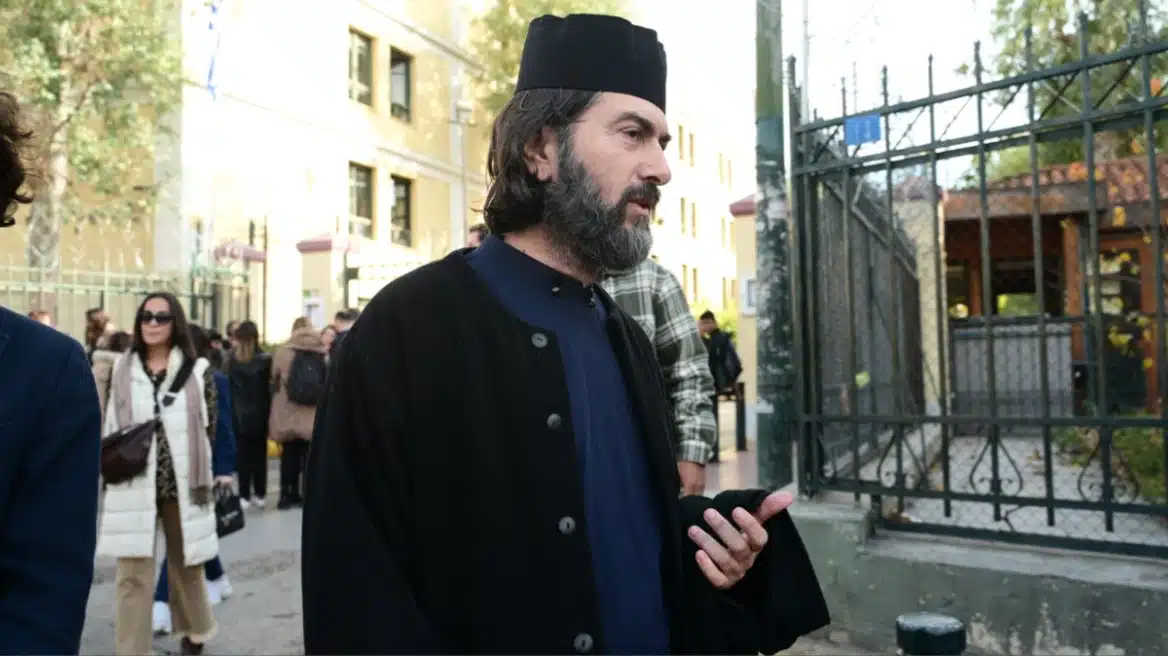 Ομόφωνα αθώος ο πατέρας Αντώνιος για την υπόθεση της Κιβωτού του Κόσμου στα Ιωάννινα 1 pateras antwnios