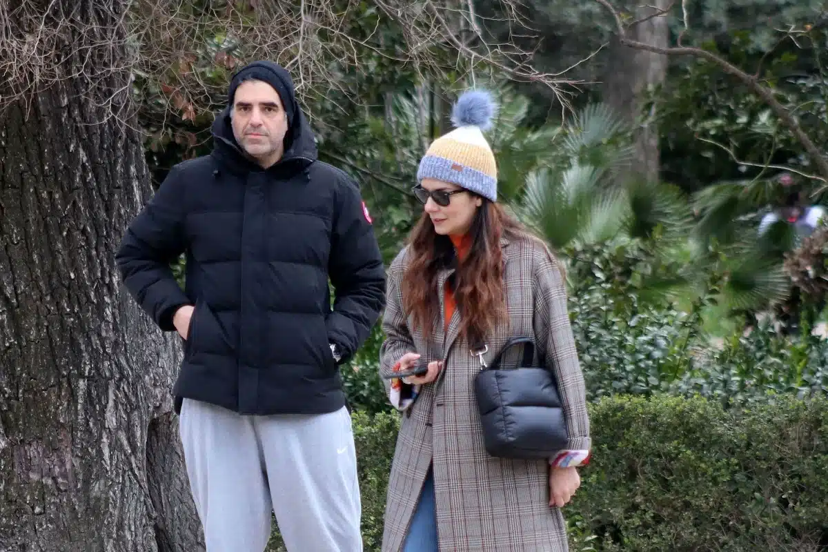 Ελληνίδα παρουσιάστρια: «Μένουμε στο ίδιο σπίτι με τον πρώην σύζυγό μου, σιγά – σιγά φεύγει, φτιάχνει το σπίτι του κοντά μας» 1 ralli androutsos