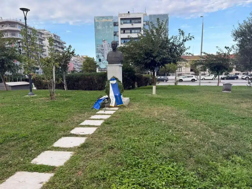 Η Καρυστιανού κατέθεσε τελικά μόνη της στεφάνι στη Θεσσαλονίκη για την 28η Οκτωβρίου, δείτε βίντεο 2 stefani 2