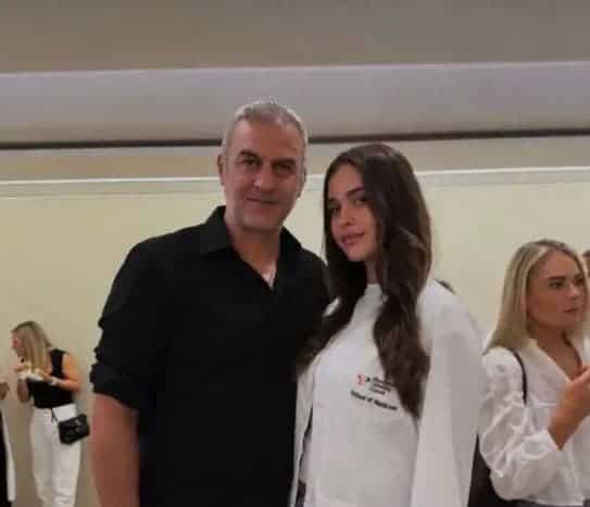 Αποκάλυψη! Δέλλας: Αυτή είναι η γυναίκα που τον κράτησε όρθιο στα πόδια του - Η νέα ζωή μαζί της στην Κύπρο 5 stigmiotypo othonis 2026 10 03 10.55.05 pm