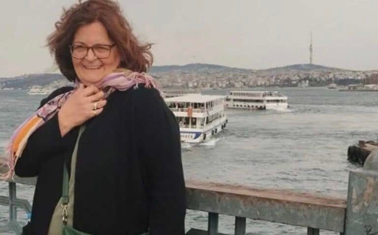 Ηλιούπολη: Πέθανε η διευθύντρια Γυμνασίου που είχε υποστεί ανακοπή έξω από σχολείο