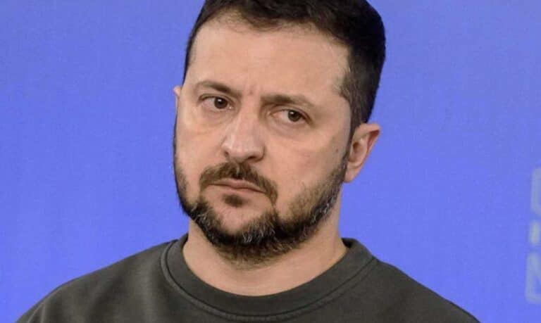 Οργή Ζελένσκι για τη συμφωνία Τραμπ – Πούτιν: «Η υποχώρηση στις κυρώσεις ευνοεί  τη Ρωσία»
