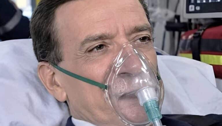 Πέθανε στο ασθενοφόρο που τον μετέφερε στο νοσοκομείο γνωστός τραγουδιστής της ελαφρολαϊκης μουσικής