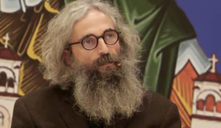 Άρης Σερβετάλης: «Έχω κάνει πολλά πράγματα δυστυχώς. Λίγο πριν καταστραφώ γνώρισα την Έφη και τον πνευματικό της. Έκλαιγα για τρεις ώρες με λυγμούς»