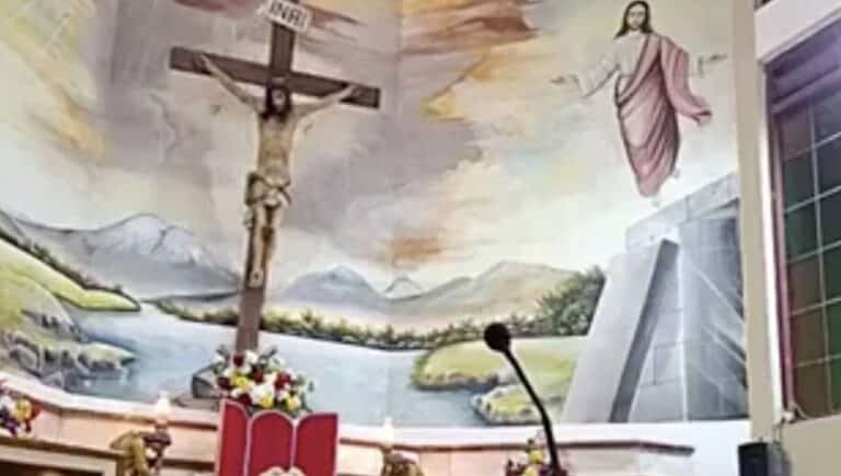 Τραγωδία στον Ισημερινό: Ιερέας σκοτώθηκε την ώρα της λειτουργίας όταν έπεσε πάνω του ο σταυρός