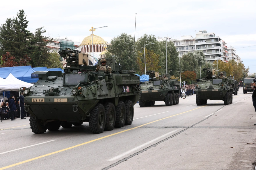 Συγκινεί ο πιλότος του μαχητικού F16 της ομάδας «ΖΕΥΣ» για την 28η Οκτωβρίου - Τι είπε για τους Έλληνες και την Ελλάδα 17 stratiotiki parelasi 13