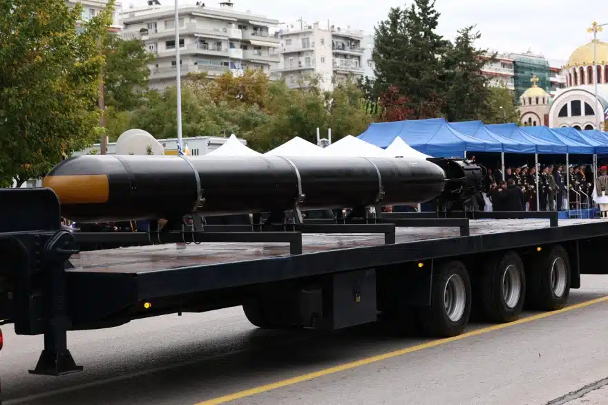 Συγκινεί ο πιλότος του μαχητικού F16 της ομάδας «ΖΕΥΣ» για την 28η Οκτωβρίου - Τι είπε για τους Έλληνες και την Ελλάδα 19 stratiotiki parelasi 15
