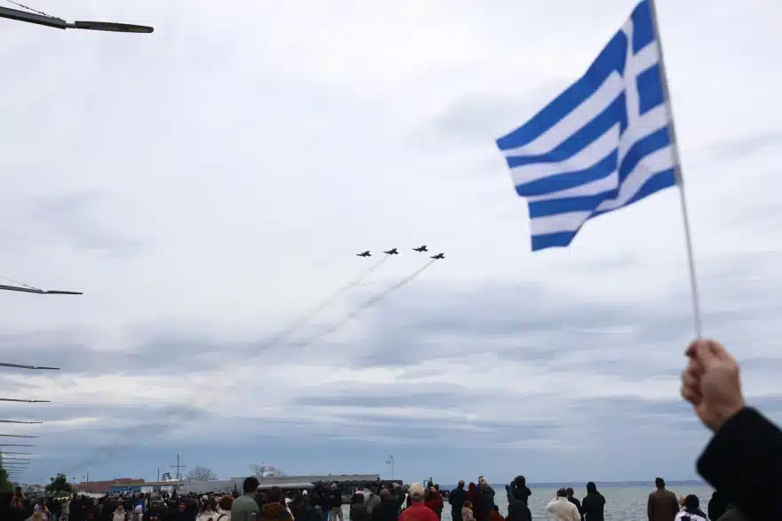 Συγκινεί ο πιλότος του μαχητικού F16 της ομάδας «ΖΕΥΣ» για την 28η Οκτωβρίου - Τι είπε για τους Έλληνες και την Ελλάδα 22 stratiotiki parelasi 18
