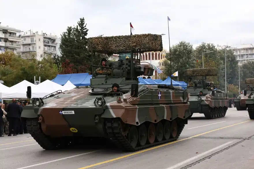 Συγκινεί ο πιλότος του μαχητικού F16 της ομάδας «ΖΕΥΣ» για την 28η Οκτωβρίου - Τι είπε για τους Έλληνες και την Ελλάδα 5 stratiotiki parelasi 3 2