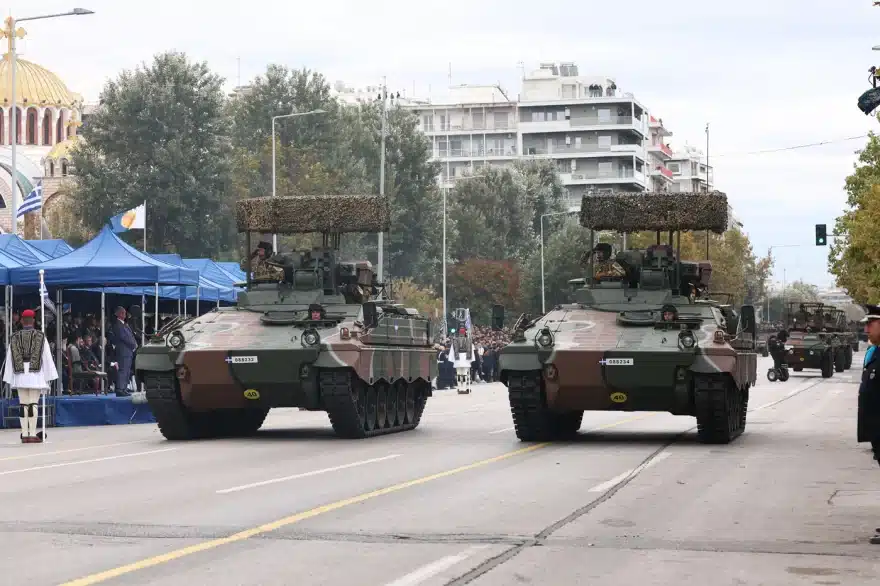 Συγκινεί ο πιλότος του μαχητικού F16 της ομάδας «ΖΕΥΣ» για την 28η Οκτωβρίου - Τι είπε για τους Έλληνες και την Ελλάδα 6 stratiotiki parelasi 4 2