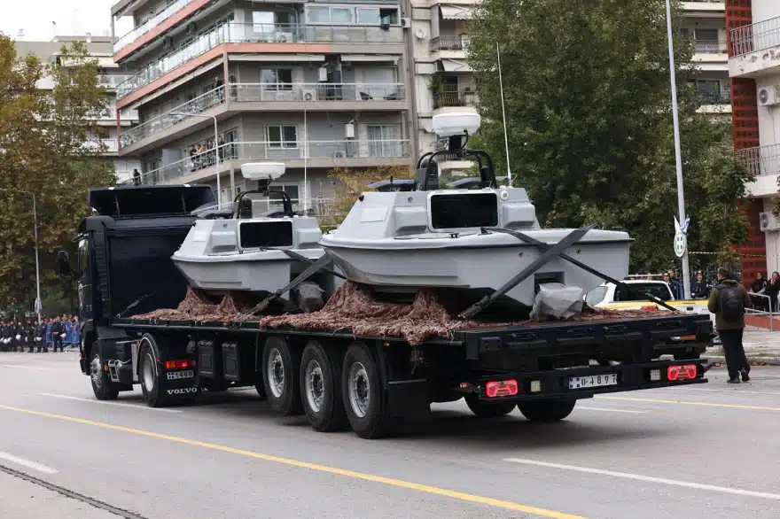 Συγκινεί ο πιλότος του μαχητικού F16 της ομάδας «ΖΕΥΣ» για την 28η Οκτωβρίου - Τι είπε για τους Έλληνες και την Ελλάδα 11 stratiotiki parelasi 8