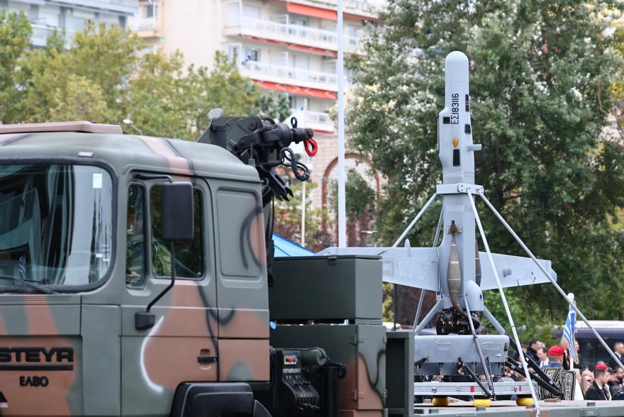 Συγκινεί ο πιλότος του μαχητικού F16 της ομάδας «ΖΕΥΣ» για την 28η Οκτωβρίου - Τι είπε για τους Έλληνες και την Ελλάδα 13 stratiotiki parelasi 9