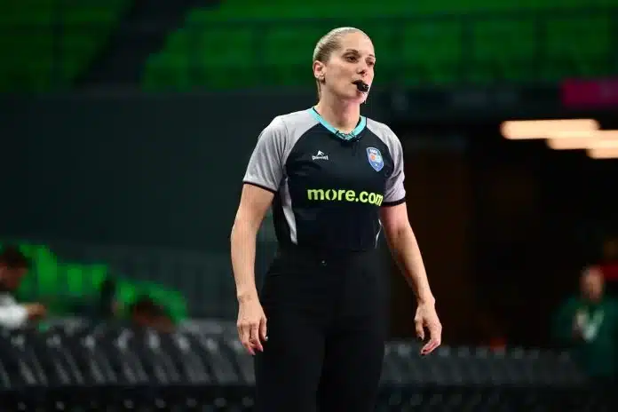 Basketgate: «Έσπασε» η Βάσω Τσαρούχα στα κρατητήρια–Η σύλληψη, τα δάκρυα και το παρασκήνιο 2 tsarouxa23 696x464 1
